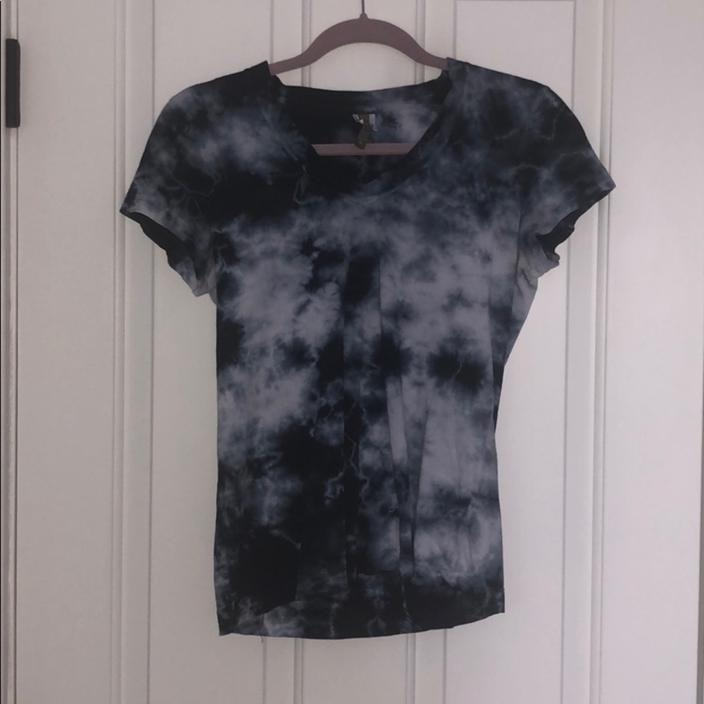 Blue and white tie dye v-neck shortsleeved shirt
